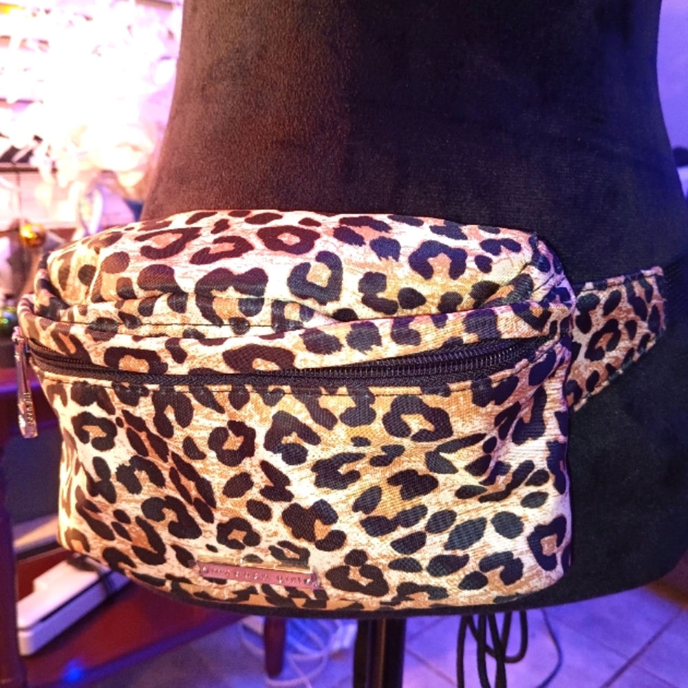 Leopard Print Fanny Pack - Picture 5 of 16